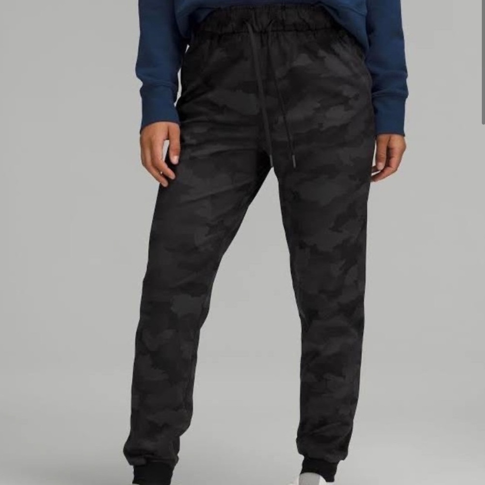 Stretch High-Rise Jogger 
Shorter Length
